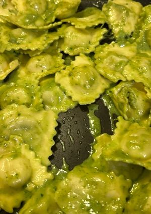 A picture of Ricotta and Herb Ravioli with Basil Pesto and Cream Cheese.
