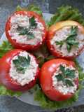 Tomates rellenos frescos y fáciles
