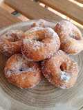 Buñuelos de l'Empordà con pepitas de chocolate
