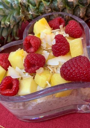 O poză a rețetei Terci de ovăz cu ananas, zmeură și fulgi de cocos !.