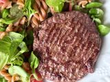 Steak Băm Áp Tái & Salad Nui Trộn