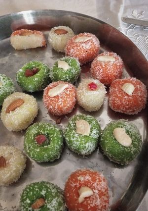A picture of Kaju Coconut Peda.