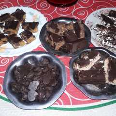 Una foto de Turrones por 4: coco, cereal, crema de maní con dulce de leche y con chocolate