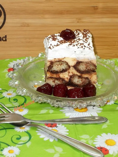 Csokis-meggyes, vanília krémes piskóta (sütés nélkül) recept fotója
