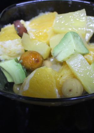 Una foto de Ensalada de frutas y encurtidos
