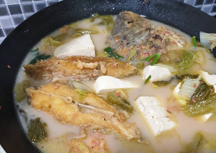 Sup ikan gurame kuah susu oriental (pakai cau merah/angcau)