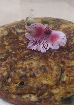 Una foto de Tortilla de calabacín y morcilla de cerdo ibérica