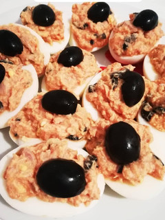 Una foto de Huevos rellenos