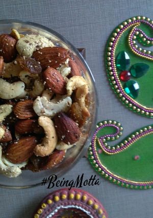 A picture of Chatpata mix dry fruits.