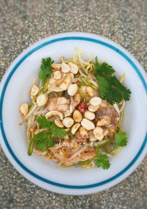 Hình của món Giá, bắp chuối trộn thịt heo.
