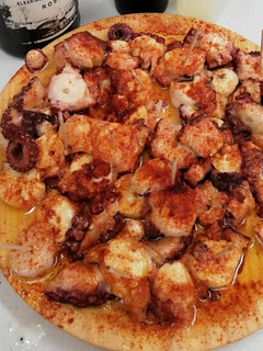 Una foto de Pulpo a feria y cachelos