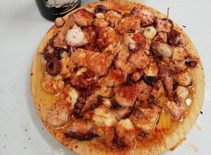 Una foto de Pulpo a feria y cachelos