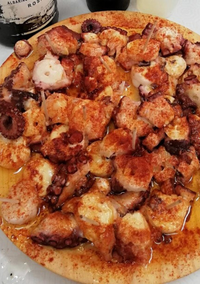 Una foto de Pulpo a feria y cachelos