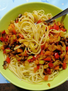 Una foto de Tallarines con verduras al WOK