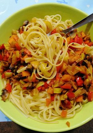 Una foto de Tallarines con verduras al WOK