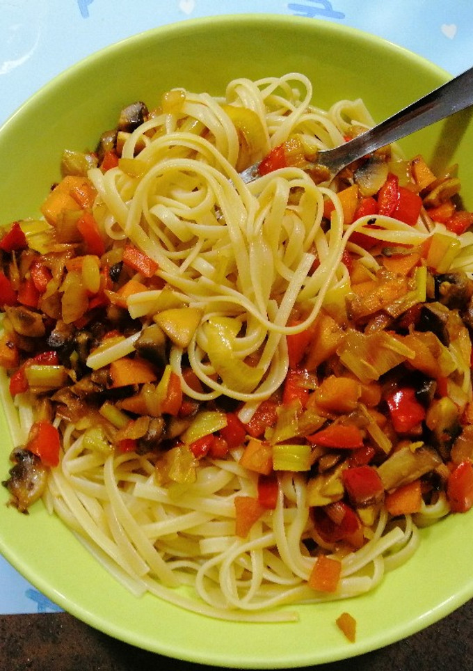 Una foto de Tallarines con verduras al WOK