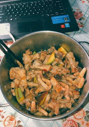 Hình của món Chân gà sốt me chua cay.