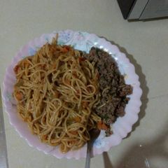 A picture of Spaghetti served with minced meat.