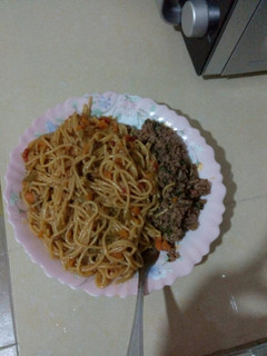 A picture of Spaghetti served with minced meat.
