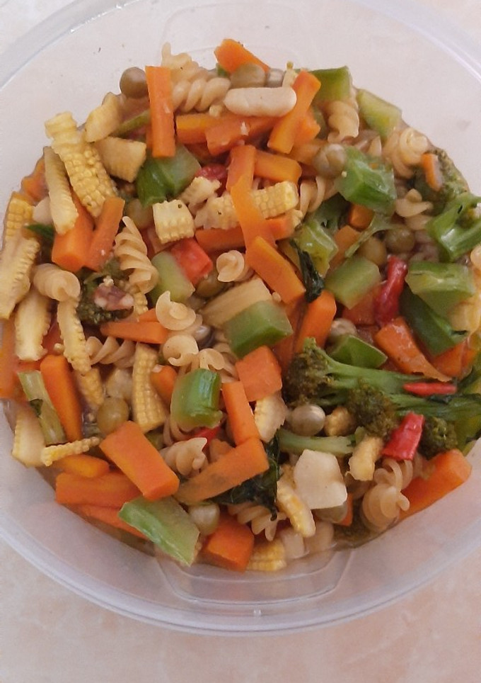 Foto resep Colorful vegetable soup!