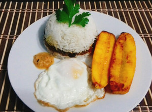Una foto de Arroz tapado a la cubana