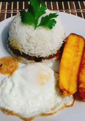 Una foto de Arroz tapado a la cubana