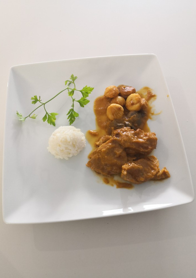Una foto de Solomillo de cerdo con champiñones y castañas