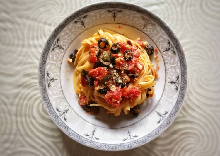 Simple Way to Prepare Ultimate Linguine with Tomatoes, Capers and Olives