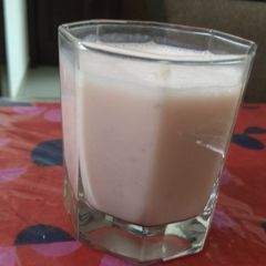 A picture of Strawberry & Banana smoothie.
