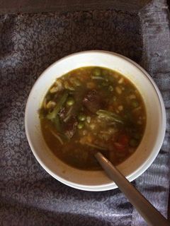 Una foto de Sopa cremosa vegan de sémola y espárragos (opcional carne)