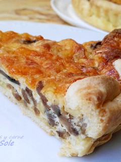 Una foto de Quiche de champiñones y carne