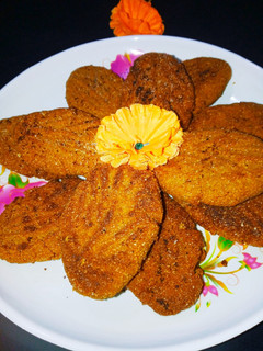ठेकुआ(thekua recipe in hindi) रेसिपी मुख्य फोटो