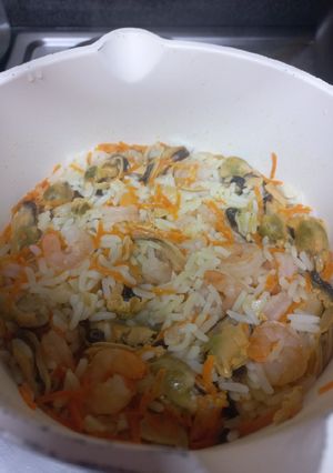 Una foto de Arroz con Chorito y Camarones