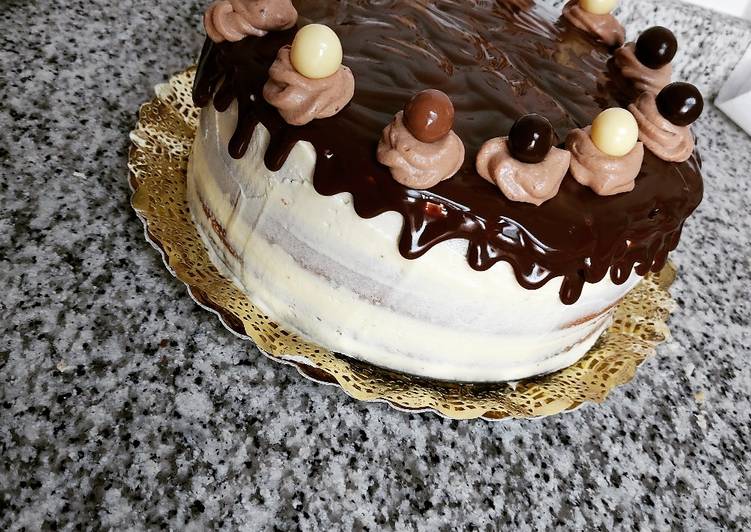 Simple Way to Prepare Homemade Tarta de cumpleaños rellena de trufa