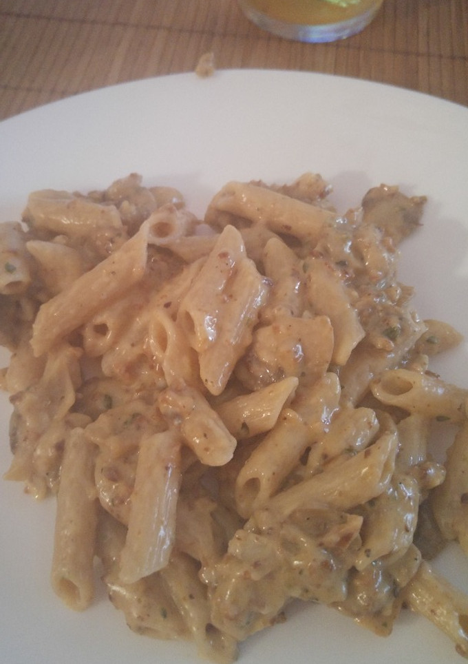 Una foto de Macarrones en salsa de almendras y champiñones