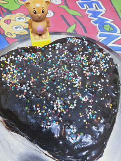 A picture of Oreo cookies walnut cake.