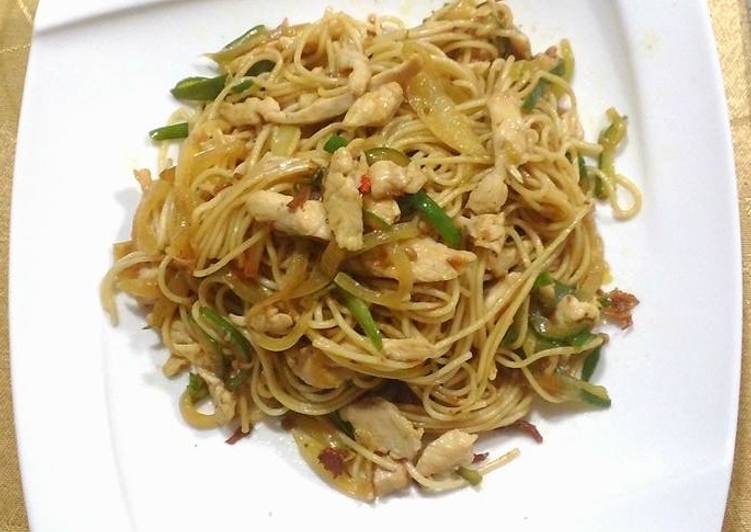 Xo醬雞肉炒麵