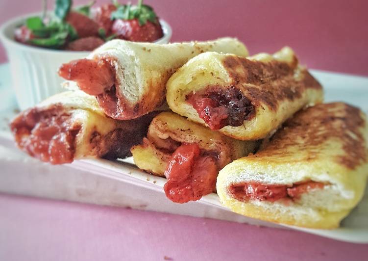 Roti Panggang Gulung isi strawberry