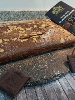 Una foto de Bizcocho esponjoso de chocolate 🍫 95% y coco 🥥