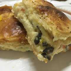بيتزا الجلاش😋 بالصور-レシピのメイン写真