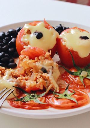 Hình của món Cà chua nhồi ức gà nấm kim phủ cheese.