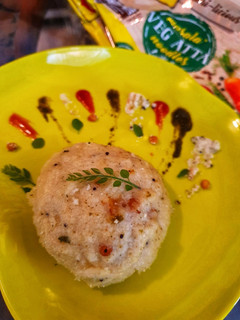 स्टफड मैगी इडली (Steamed maggi idli recipe in hindi) रेसिपी मुख्य फोटो
