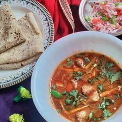 A picture of Red chicken karahi.
