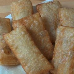 A picture of Fried potato puffs.