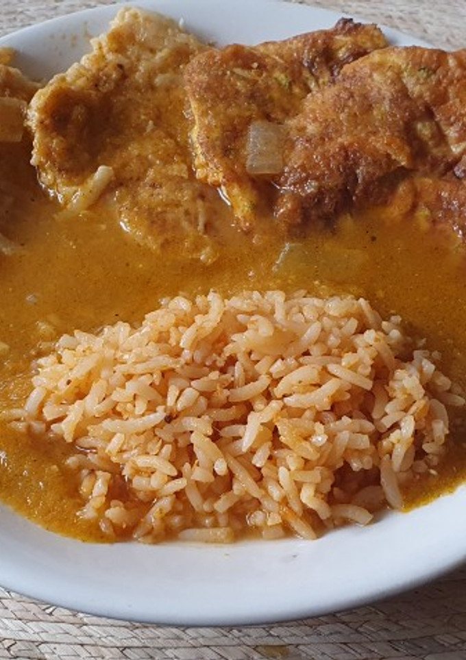 Una foto de Tortitas de zanahoria, calabacita y papa en caldillo