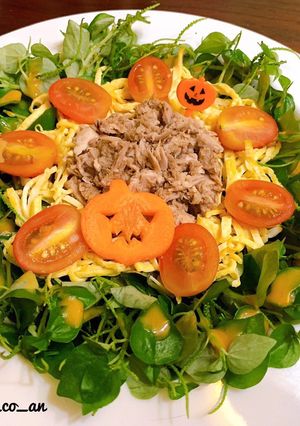 Hình của món Salad rau càng cua & cá ngừ hộp phong cách Halloween.