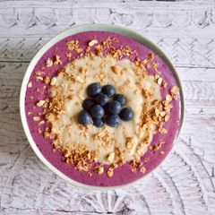 A picture of Pear & Blueberry Smoothie Bowl.