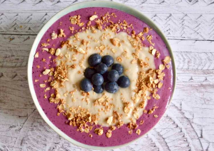 How to Prepare Super Quick Homemade Pear & Blueberry Smoothie Bowl