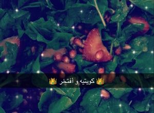 صورة لوصفة سلطة الجرجير بالرمان و الفراوله 😋