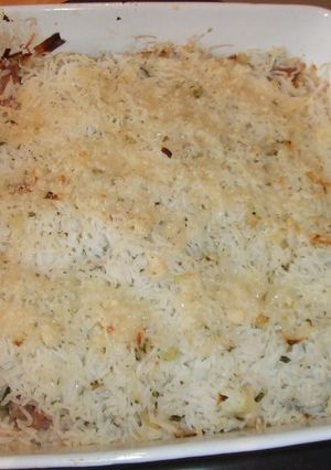 Foto principal de Fuente de arroz basmati y carne de salchichas